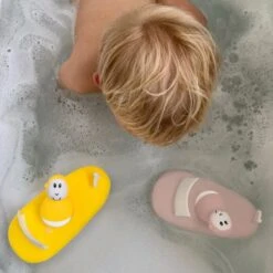 Matchstick Monkey Badespielzeug Bade-Boot - Affe - Gelb 5 Matchstick Monkey Badespielzeug Bade-Boot - Affe - Gelb -Baby Artikel matchstick monkey badespielzeug bade boot affe gelb mm b bsg 006 d4