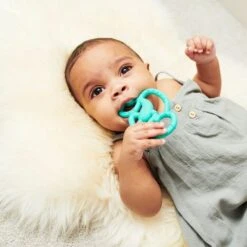 Matchstick Monkey Beißring Mini - Affe - Grün -Baby Artikel matchstick monkey beissring mini affe grun mm mmt 008 d4